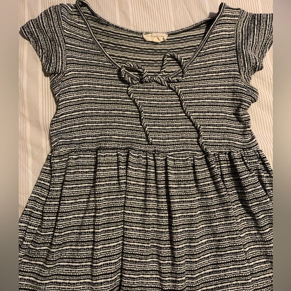 Super cute woman’s small black and white stripe baby doll tiered flowy dress - Picture 2 of 7